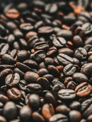 A detailed view of aromatic freshly roasted coffee beans perfect for beverages and gourmet cafes.